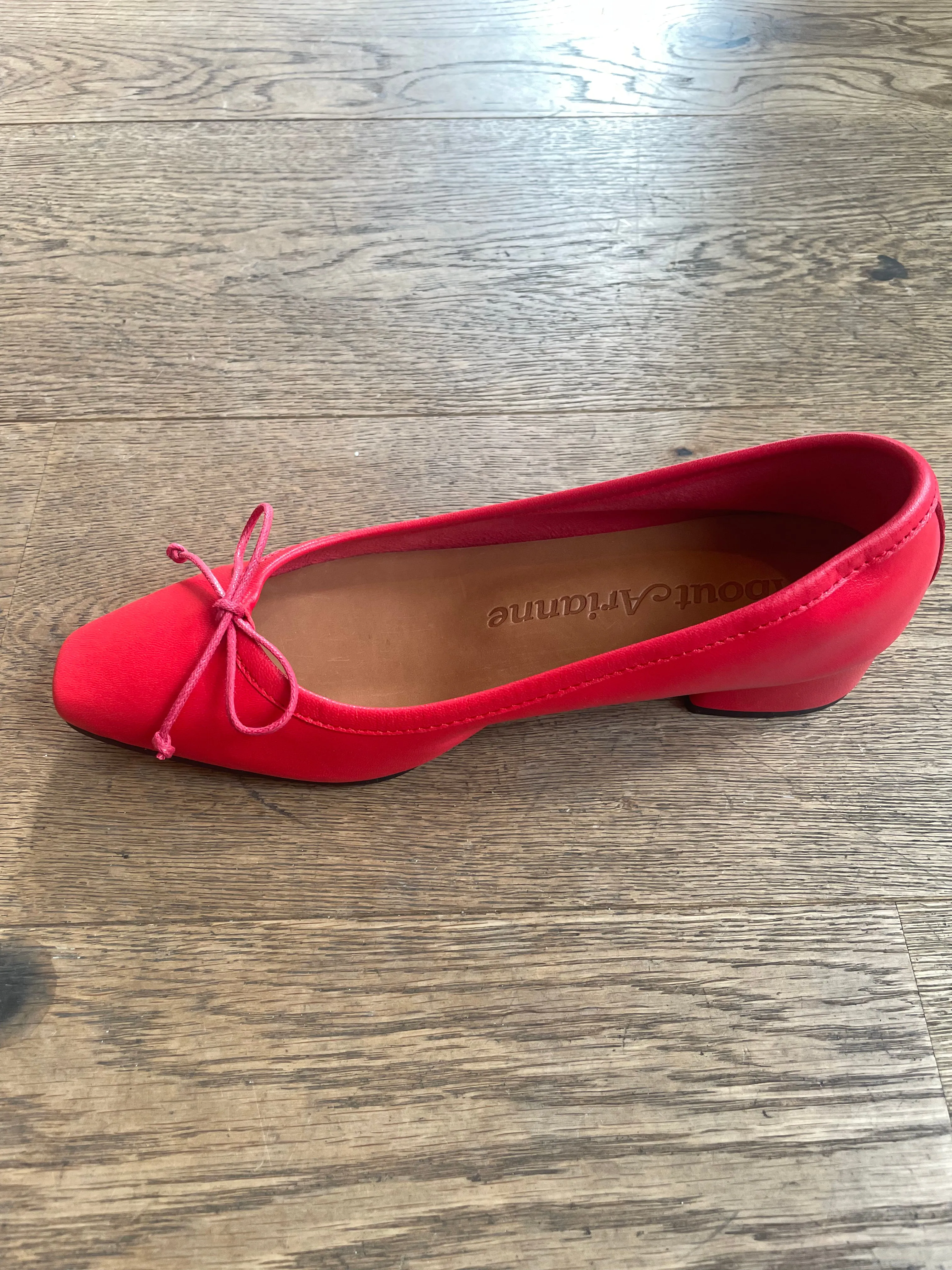 Mina Ballerina in red
