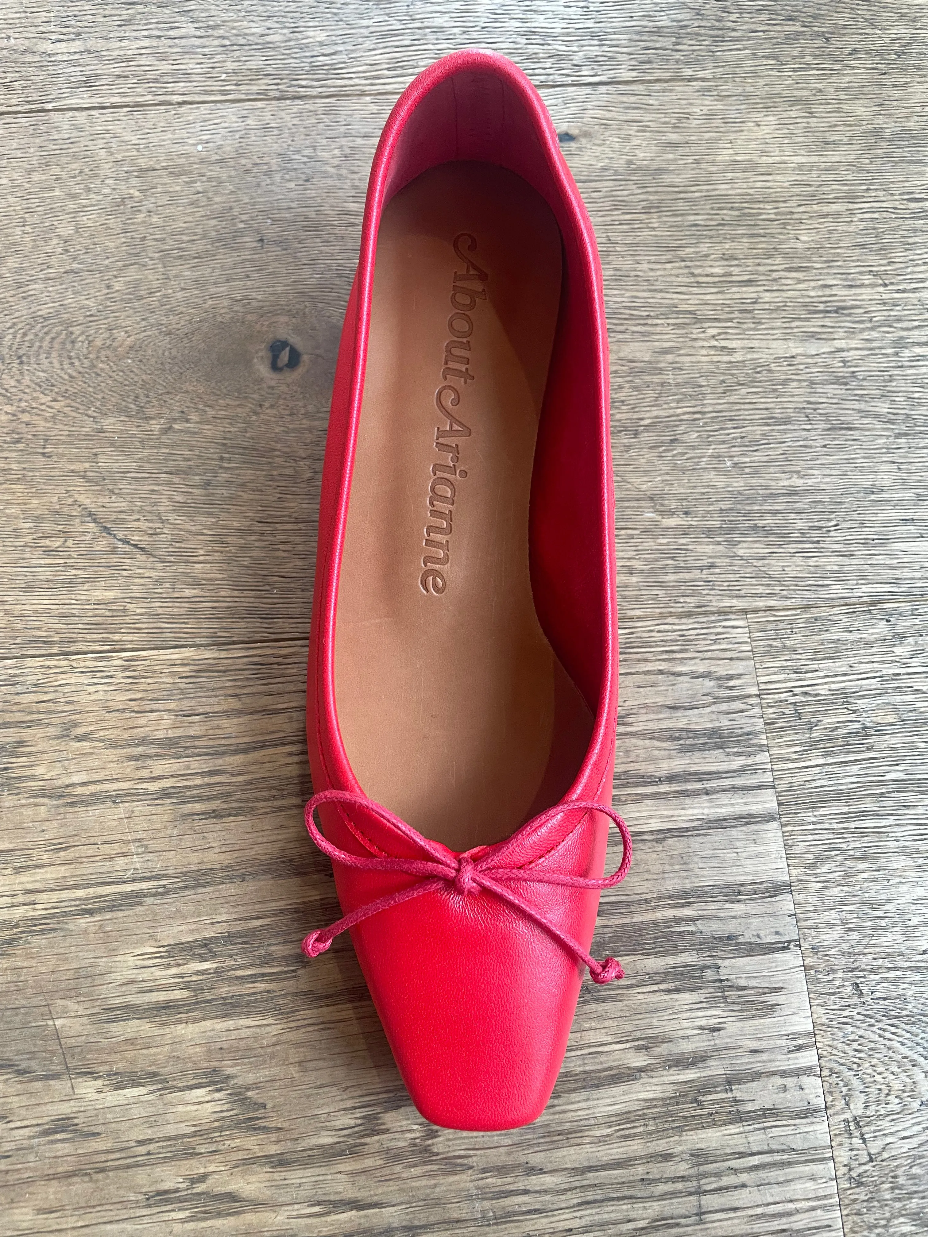 Mina Ballerina in red