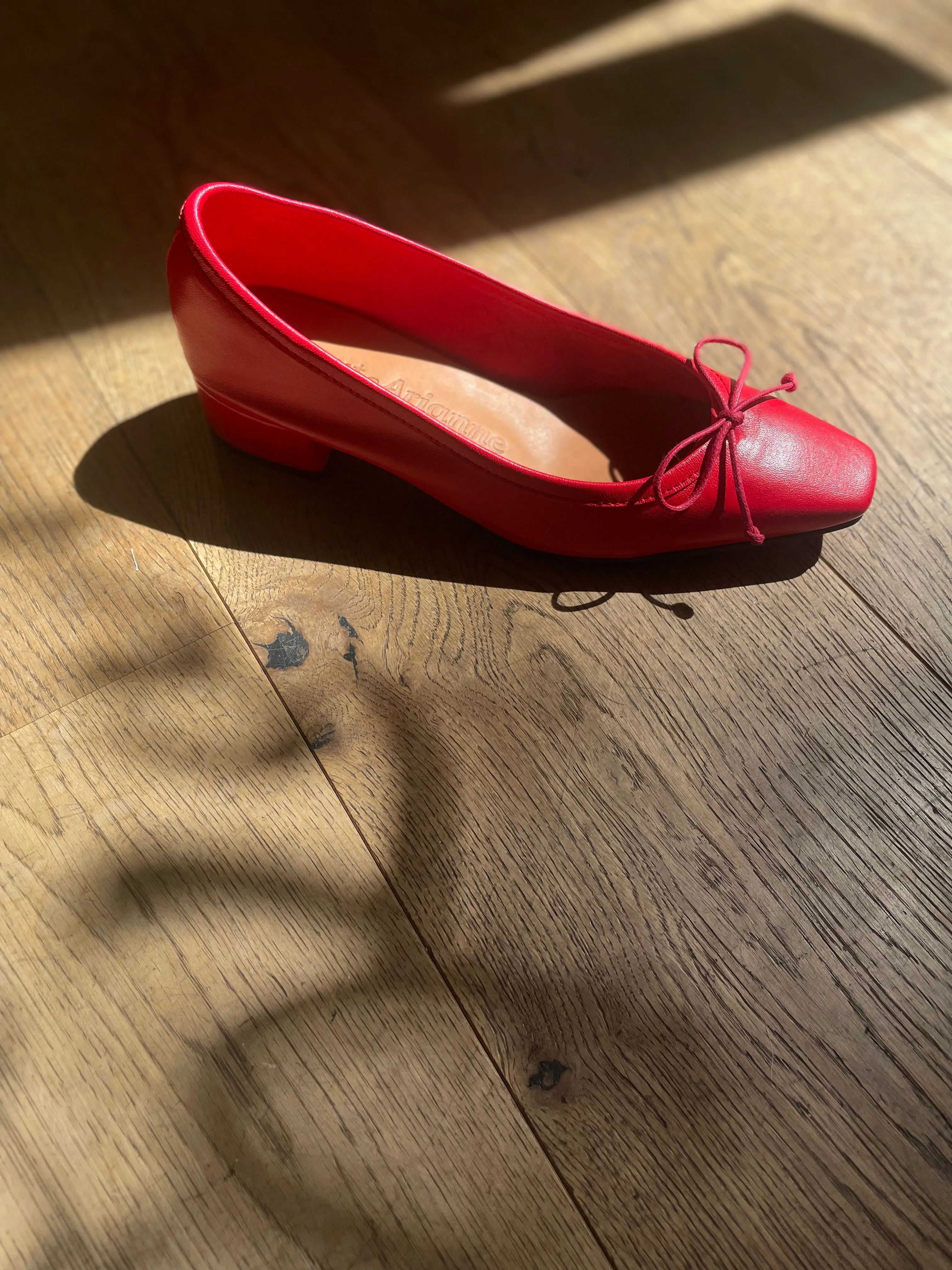 Mina Ballerina in red