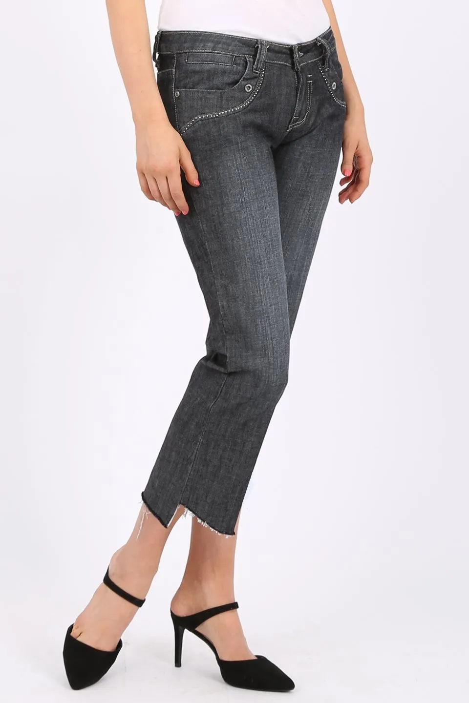 MISS PINKI Rebecca cropped jeans in black