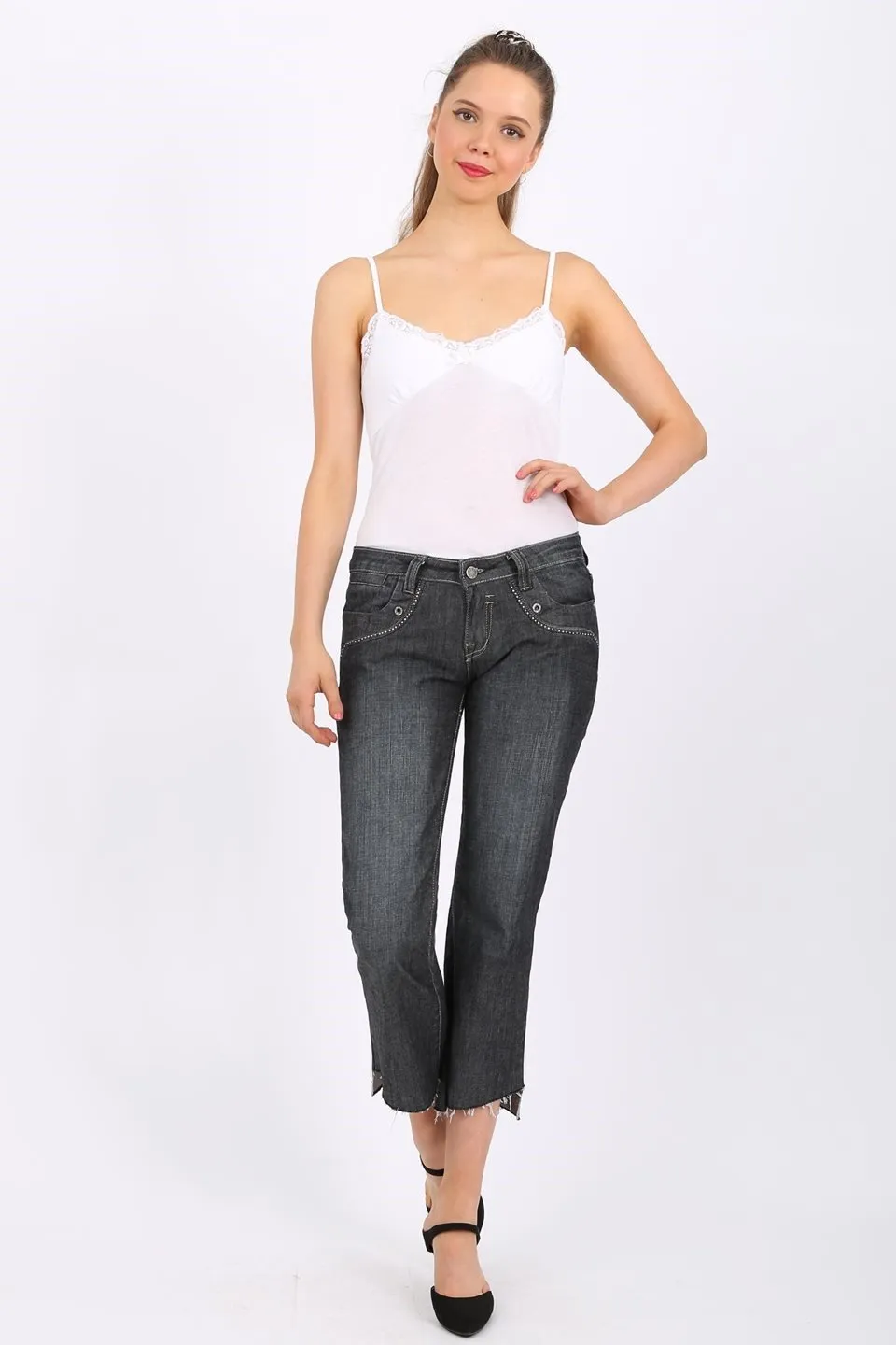 MISS PINKI Rebecca cropped jeans in black