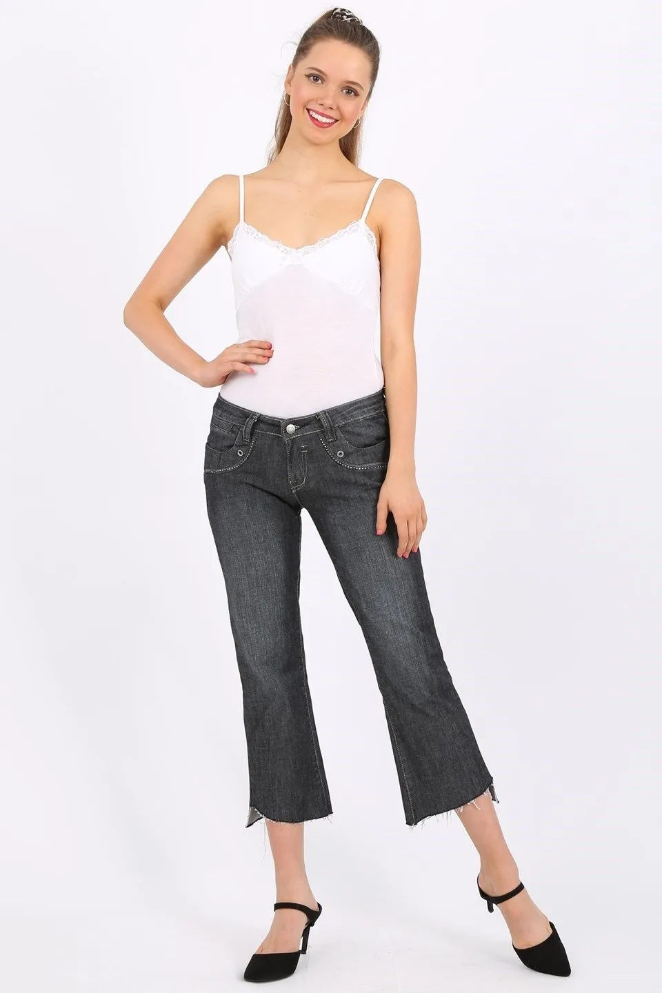 MISS PINKI Rebecca cropped jeans in black